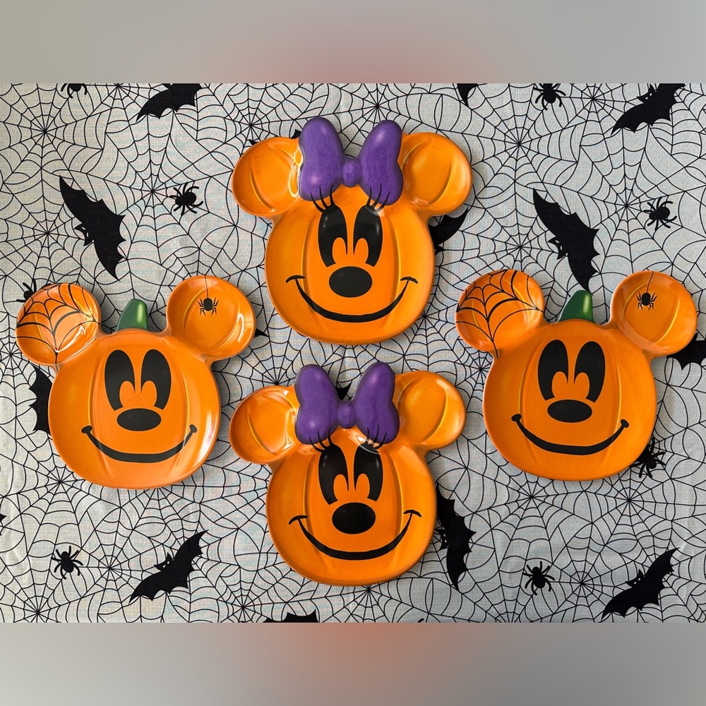 Mickey & Minnie Pumpkin Plates